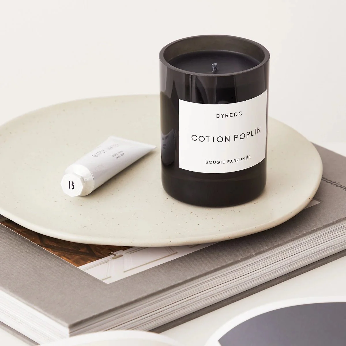Byredo Cotton Poplin Candle - Image 2
