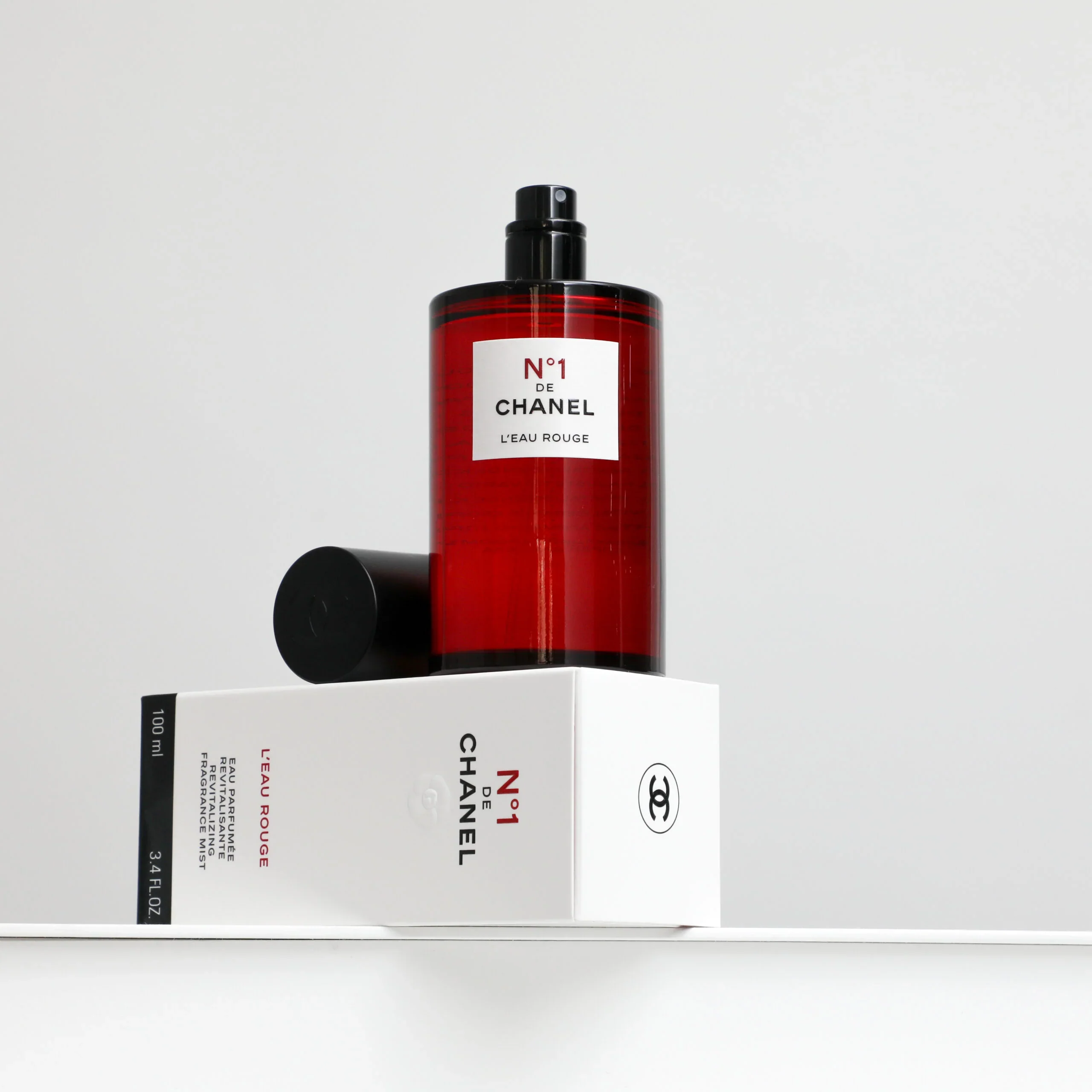 Chanel No.1 De Chanel L'Eau Rouge Revitalizing Fragrance Mist - Image 4