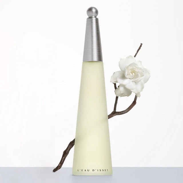 Issey Miyake L'Eau D'Issey Moisturizing Body Lotion - Image 4
