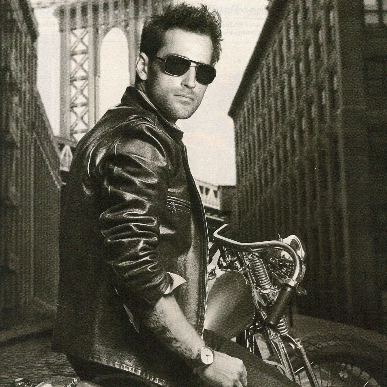 Kenneth Cole Vintage Black Body Spray - Image 3