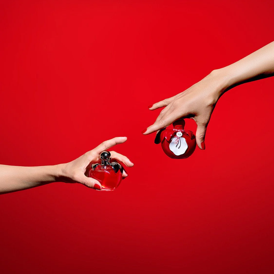 Nina Ricci Nina Rouge For Women EDT & Roll-On Gift Set - Image 6
