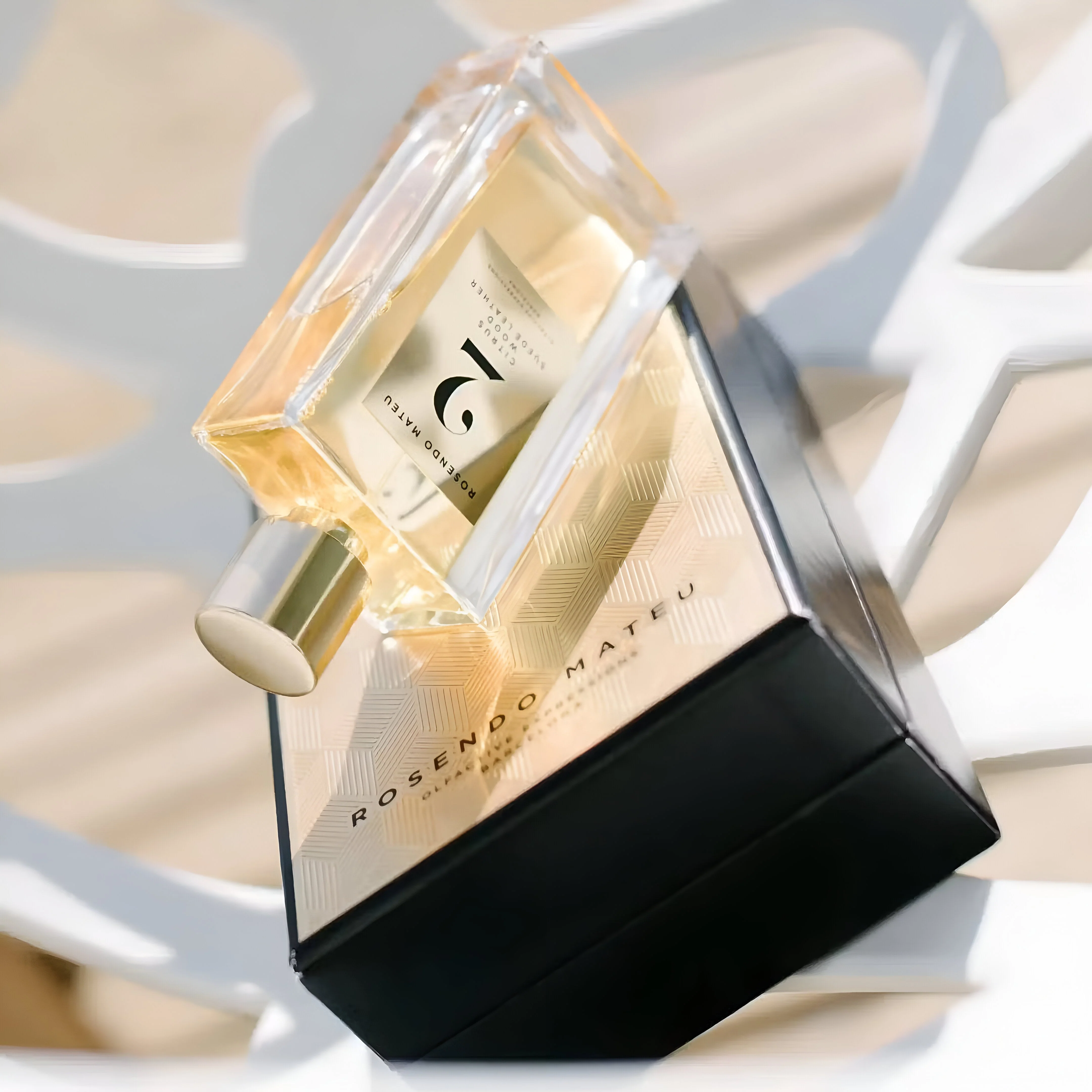 Rosendo Mateu No.2 Citrus Wood Suede Leather EDP - Image 4