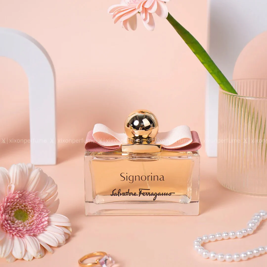 Salvatore Ferragamo Signorina EDP Body Lotion Gift Set - Image 3