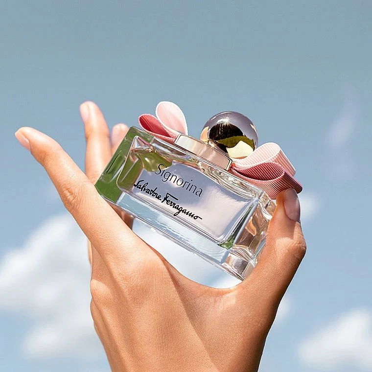 Salvatore Ferragamo Signorina EDP Body Lotion Gift Set - Image 5