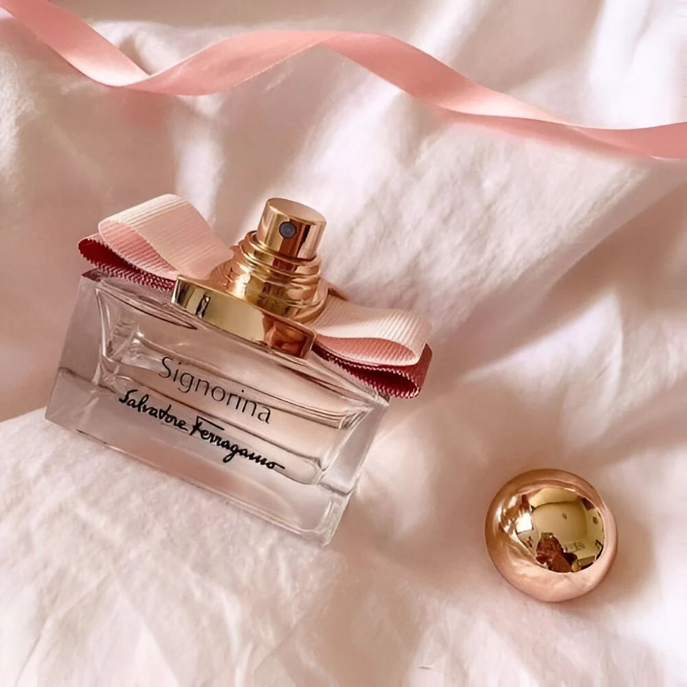 Salvatore Ferragamo Signorina EDP Body Lotion Gift Set - Image 6