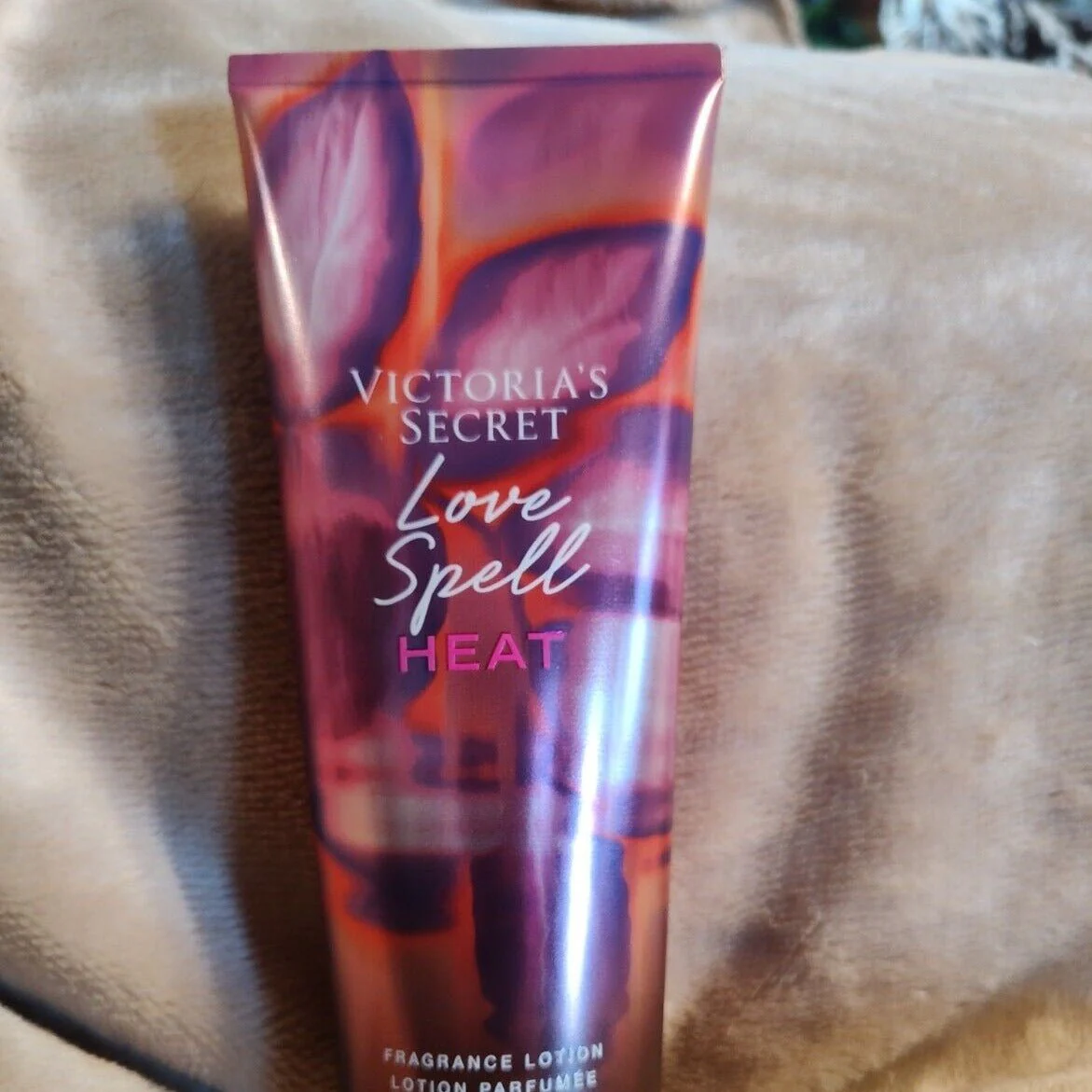 Victoria's Secret Love Spell Heat Body Lotion - Image 4